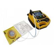 DESFIBRILADOR EXTERNO AUTOMÁTICO COM FEEDBACK DE RCP