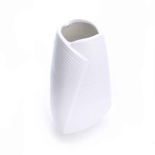 Vaso Decorativo Dobradura Branco em Cerâmica 25x16 cm - D'Rossi