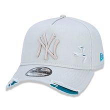 Boné New Era 9FORTY A-Frame Strapback Destroyed MLB New York Yankees Off White