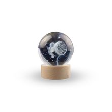 Luminária Abajur Globo Homem na Lua LED USB Enfeite Decorativo Esfera de Vidro 3D Base de Madeira