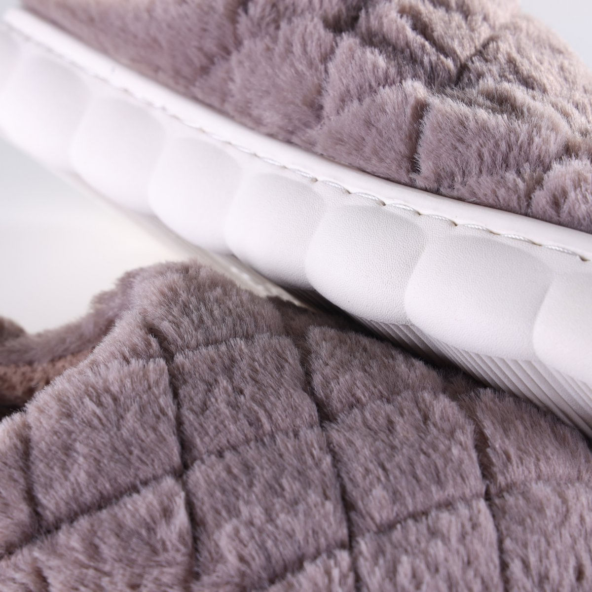 Pantufa Nuvem Zariff Minimalista 200635