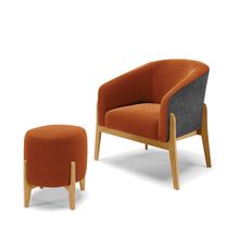 Poltrona e Puff Decorativo Base Madeira Stella PU Preto/Bouclê Terra D03 - D'Rossi