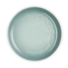 PRATO RASO LE CREUSET JARDIN 22CM SPHERE EM CERÂMICA COM RELEVO SEA SALT 80046227170003