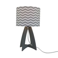Abajur Base Madeira Cinza E Cúpula Chevron
