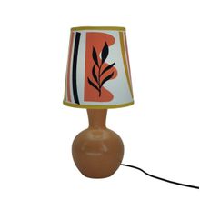 Abajur de Mesa Base Cerâmica Rústica E Cúpula Estampada Apliques Bivolt