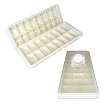 Kit com 06 Formas de Gelo Branca com Tampa 16 Cubos em cada