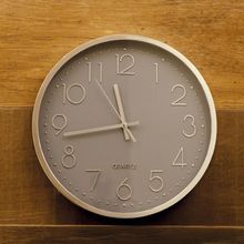 Relógio de Parede Lyor de Plástico Cinza 30,5cm x 4cm