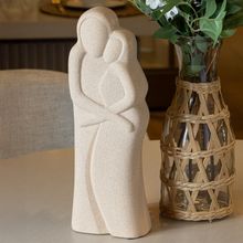 Figura Decorativa Abraço do Tempo 10cm x 6,5cm x 28cm Bege