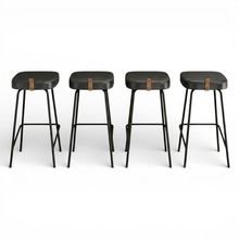 Kit 04 Banquetas Altas Cozinha E área Gourmet Vik Estofada Couríssimo Preto - Desk Design
