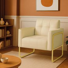 Poltrona Sala Decorativa Elisa Base Tubular Alta Dourada Sintético PU Bege D03 - D'Rossi