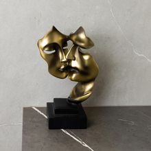 Figura Decorativa Wolff Face Namorados de Resina 18cm x 27cm