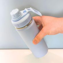 Garrafa Térmica com Alça em Formato de Mosquetão e Bico 780ml em Aço Inox Azul Ciano